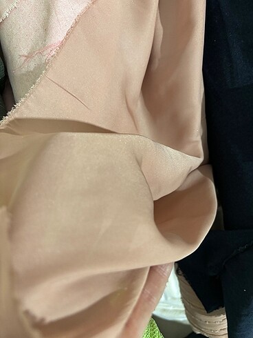 Beden camel Renk Saten kumaş abiye pırıltılı rengine açık kahve de diyebiliriz