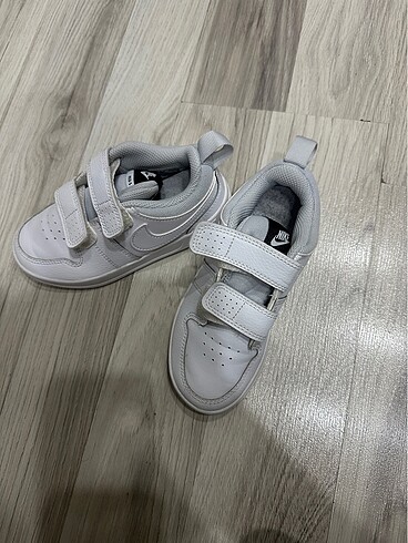 27 Beden beyaz Renk Nike çocuk ayakkabı