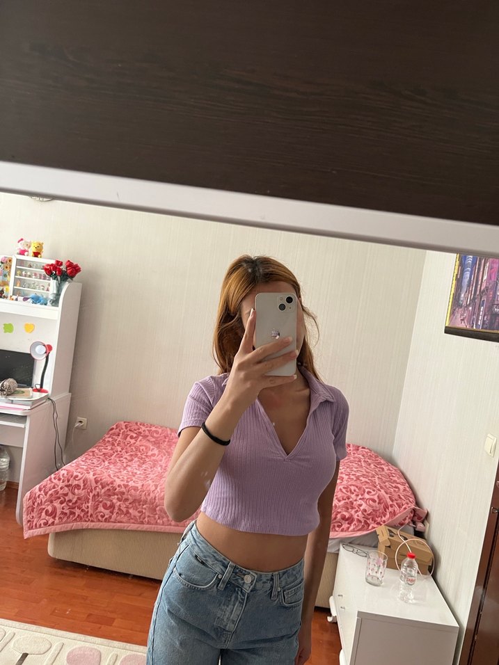 Mor V Yaka Kısa Kollu Crop Top - Görsel 2