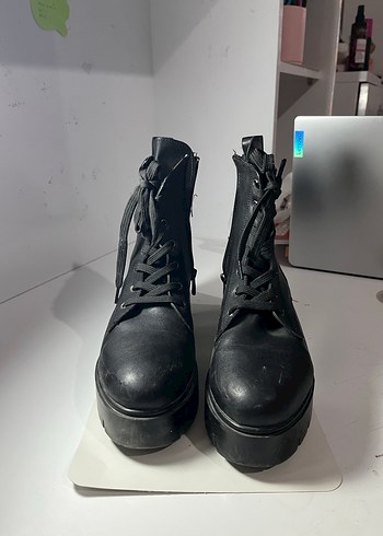 Kadın Siyah Deri Topuklu Bot - Görsel 2