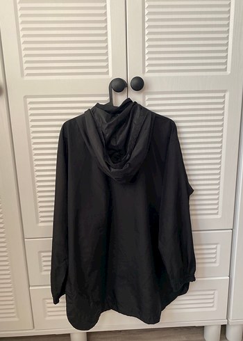 Siyah yagmurluk - Görsel 2