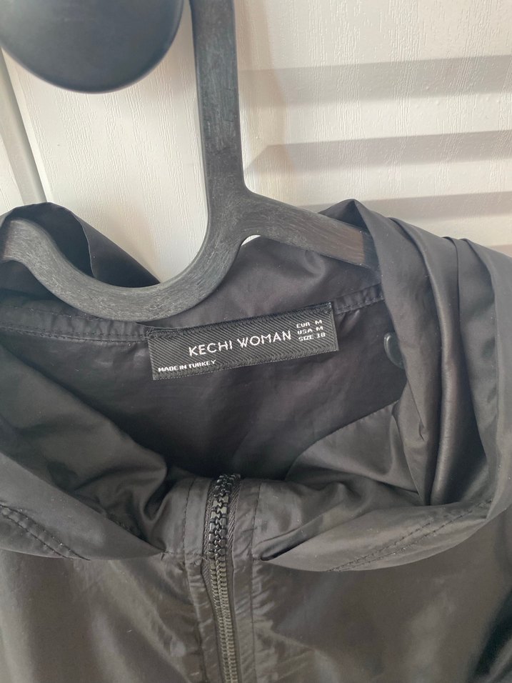 Siyah yagmurluk - Görsel 3