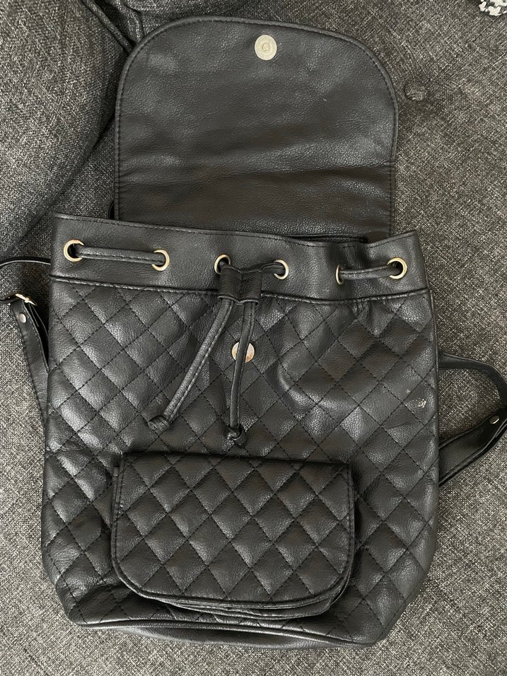 Siyah Deri Kadın Sırt Çantası - Görsel 2