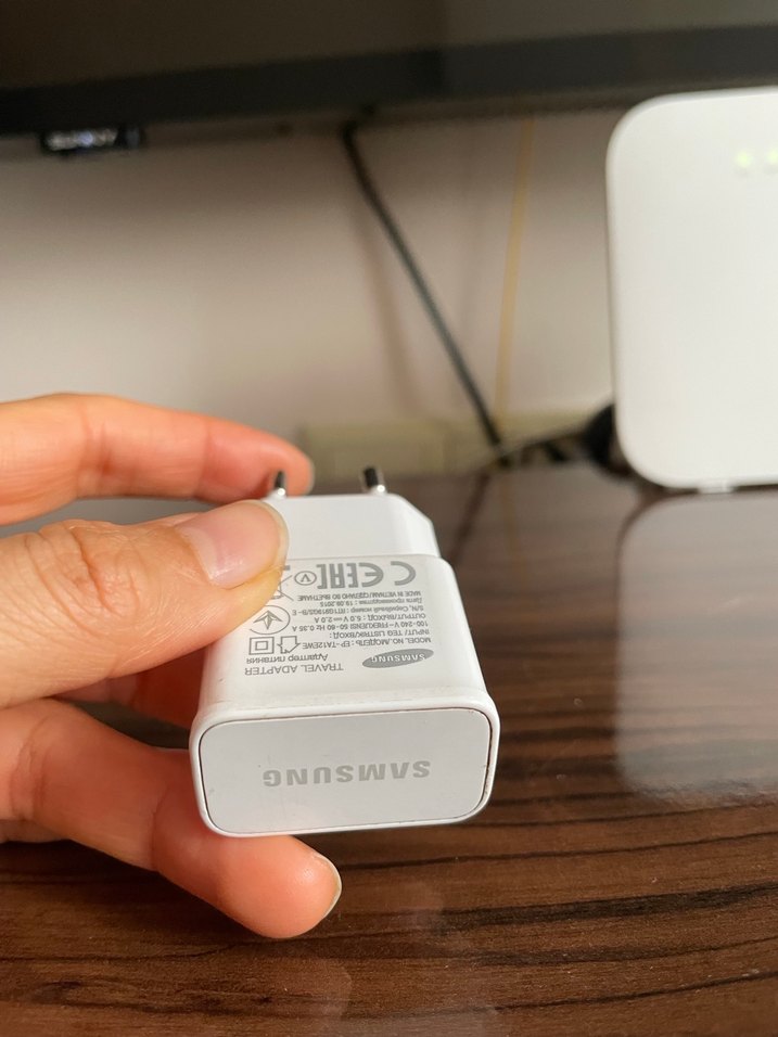 Beyaz Telefon Şarj Adaptörü - Görsel 2