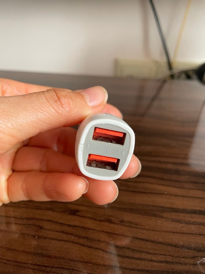 Çift USB Beyaz Araç Şarj Cihazı - Görsel 2