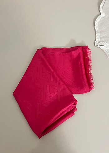 Fendi Canli Fusya Monogramli İnce Sal