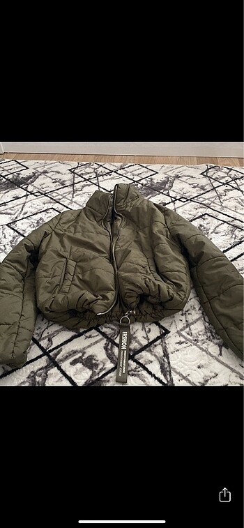 Haki şişme crop mont s/m uyumludur