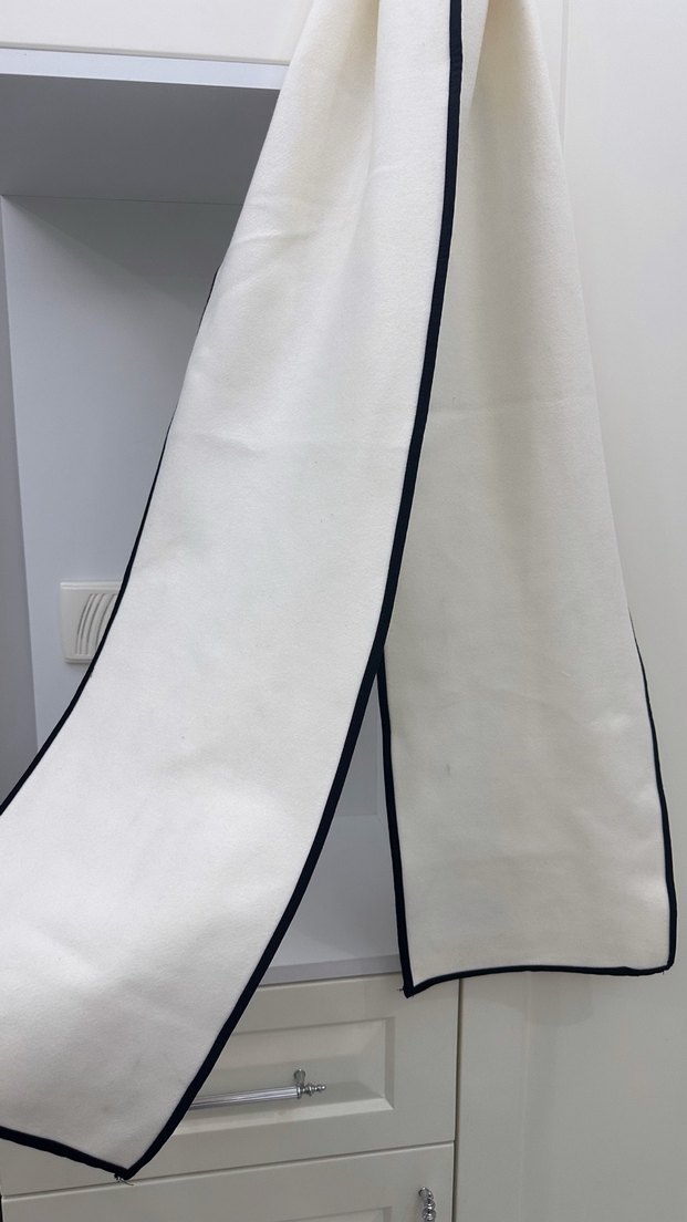 Düğmeli Beyaz Kaşe Ceket - Görsel 3