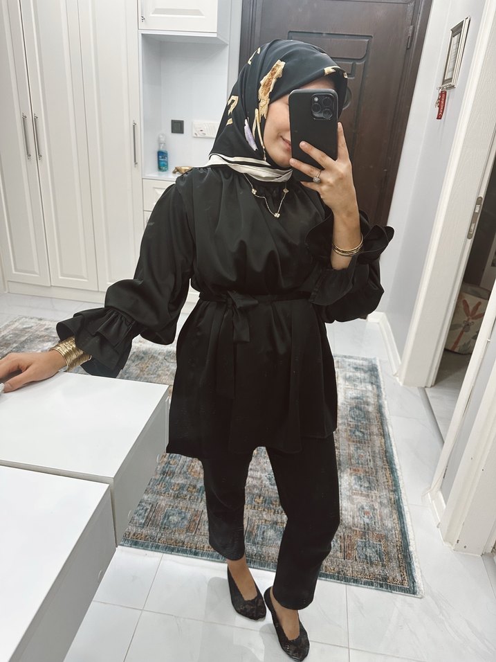 Siyah Fırfırlı Yüksek Yakalı Kadın Bluz - Görsel 5