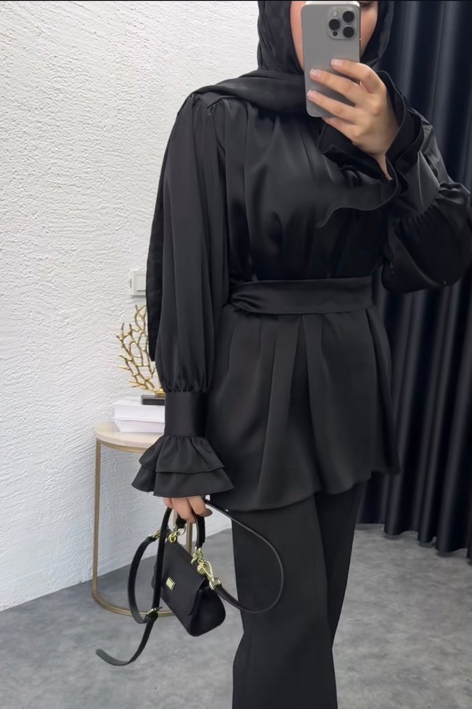 Siyah Fırfırlı Yüksek Yakalı Kadın Bluz - Görsel 3