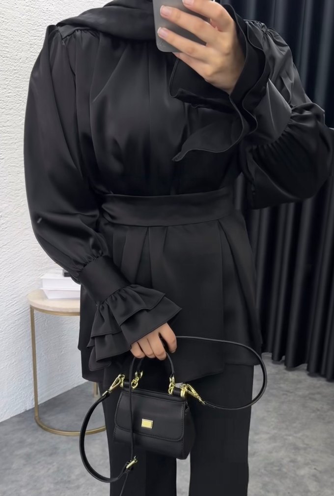 Siyah Fırfırlı Yüksek Yakalı Kadın Bluz - Görsel 4