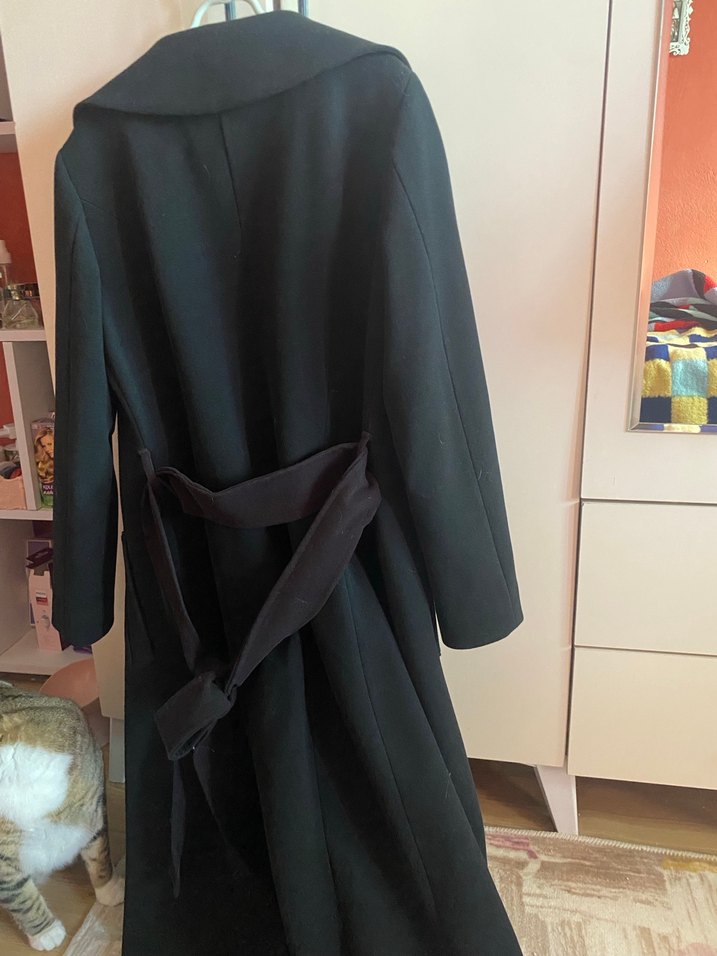 Kadın Siyah Uzun Düğmeli Gotik Palto — görsel 3/4