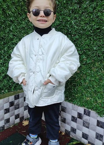 Beyaz Erkek Çocuk Boş Kesim Puff Mont - Görsel 3