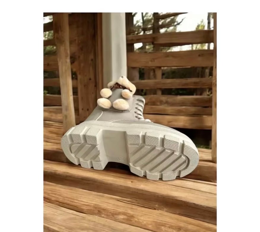 Tüylü Detaylı Gri Süet Kadın Bot - Görsel 3