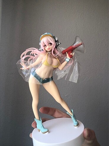 Super sonico figür