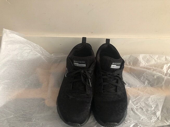 39 Beden Skechers siyah spor ayakkabı