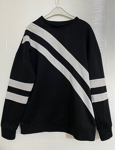 Bayan siyah beyaz çizgili sweatshirt