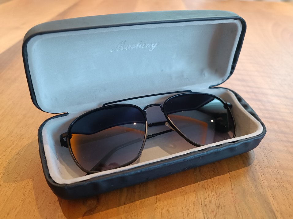 Parlak Siyah  Güneş Gözlüğü - Görsel 2