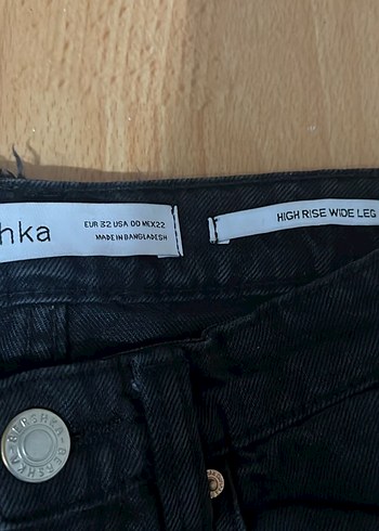 32 Beden Bershka Siyah Yırtık Pantolon