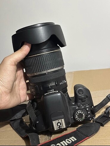 CANON 800D