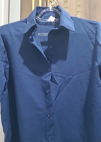Düğmeli Koyu Mavi Kadın Gömlek - Görsel 3