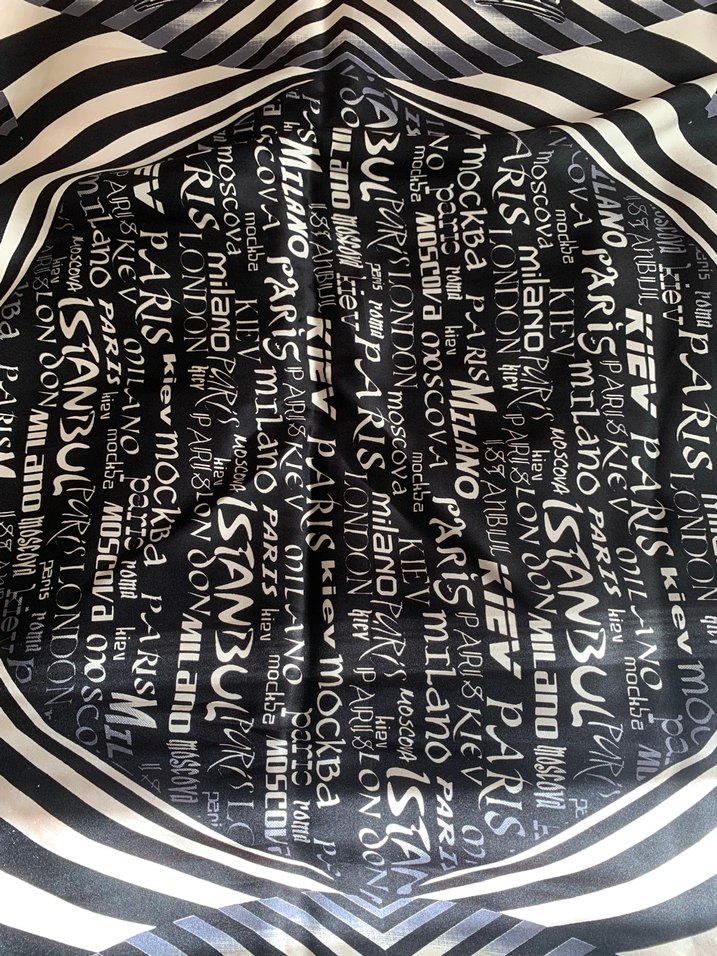 Kare Siyah-Beyaz Pilili Kadın ipek eşarp - Görsel 2