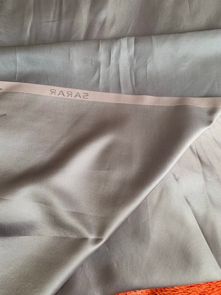 Gri Kadın Drapeli Saten Şal - Görsel 3