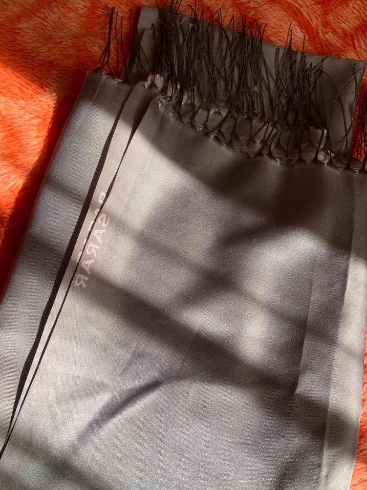 Gri Kadın Drapeli Saten Şal - Görsel 4