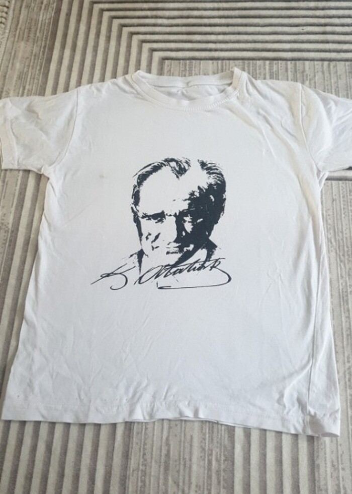 Beyaz renkte Atatürk'lü tişört - Görsel 2