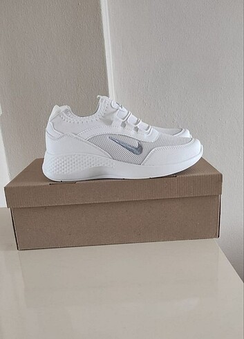 Nike Beyaz Sneaker Fileli Spor ayakkabı