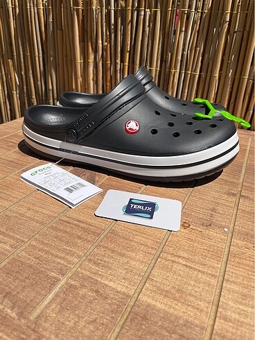 Siyah crocs