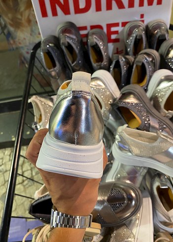 Diğer Gri Metalik Dolgu Topuklu Kadın Spor Ayakkabı