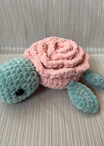 Gül Detaylı Peluş Kaplumbağa