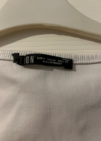 Beyaz Kısa Kollu Pilili Crop Top - Görsel 2