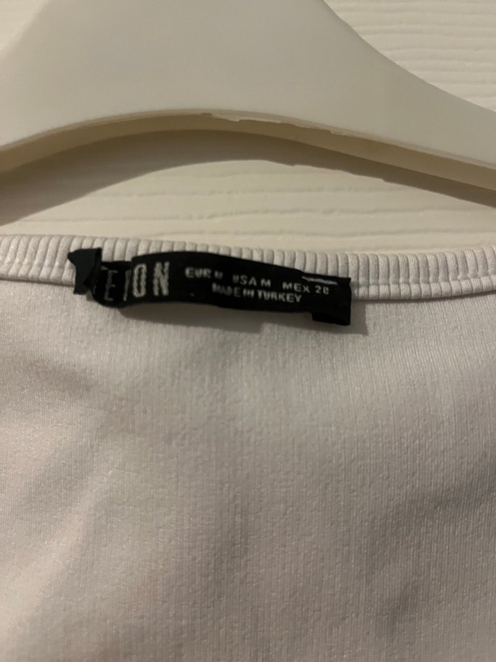 Beyaz Kısa Kollu Pilili Crop Top - Görsel 2