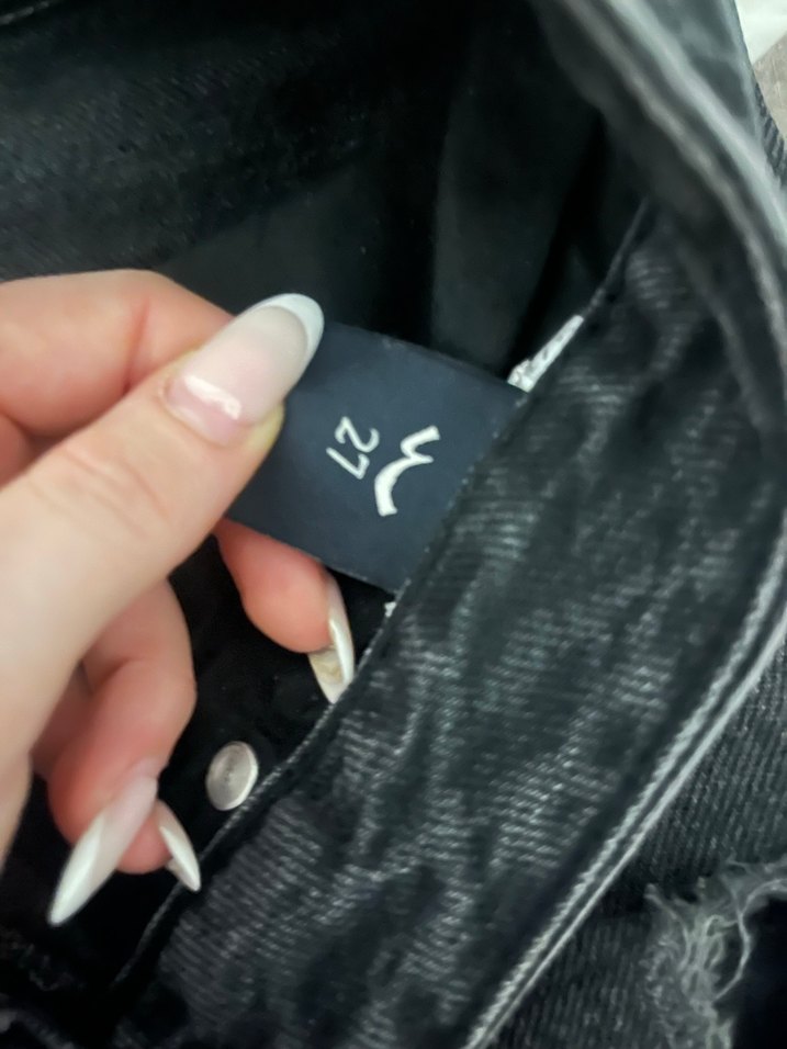 Siyah Yırtık Detaylı Bol Kesim Kadın Kot Pantolon - Görsel 2