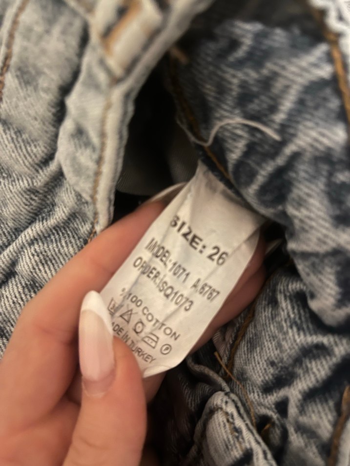 Gri Yırtık Detaylı Salaş Kadın Kot Pantolon - Görsel 2