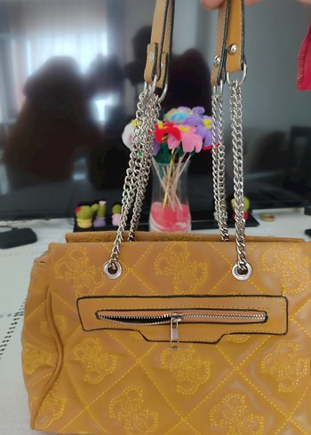 Sarı Zincir Detaylı Guess Deri Kadın Çanta - Görsel 5