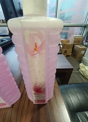 Avon Blooming beauty cherry blossom banyo köpüğü 500 ml - Görsel 2