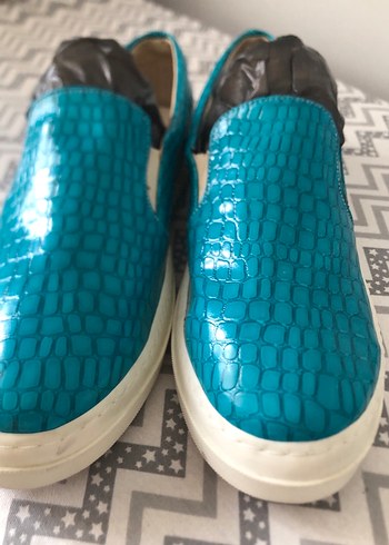Turkuaz Yılan Desenli Kadın Sneakers