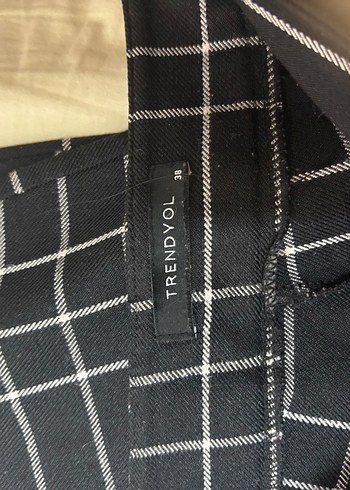 Kadın Siyah Ekose Pilili Kumaş Pantolon - Görsel 2