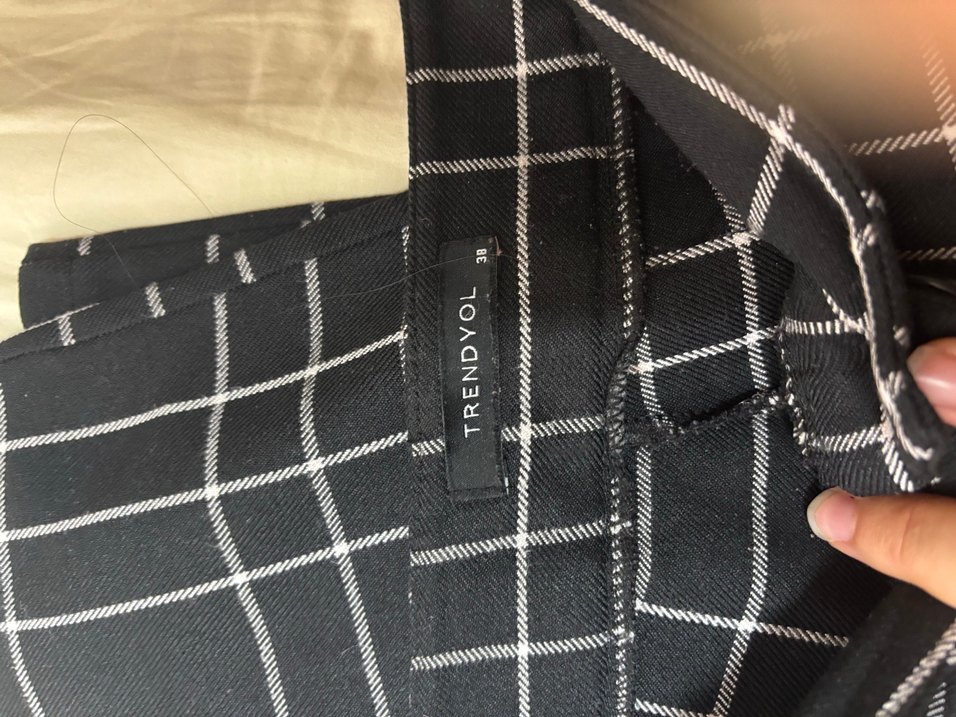 Kadın Siyah Ekose Pilili Kumaş Pantolon - Görsel 2