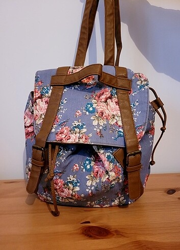 Mavi marka çiçek desenli sırt çantası 