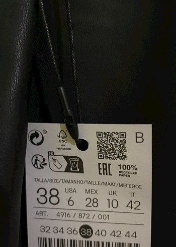 Stradivarius Düğmeli Siyah Deri Mini Şort - Görsel 2