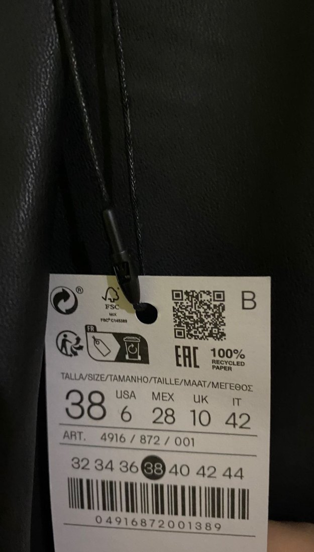 Stradivarius Düğmeli Siyah Deri Mini Şort - Görsel 2