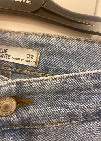 Mavi İnci Detaylı Düğmeli Kadın Jean - Görsel 3