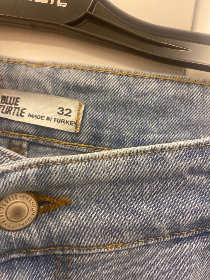 Mavi İnci Detaylı Düğmeli Kadın Jean - Görsel 3