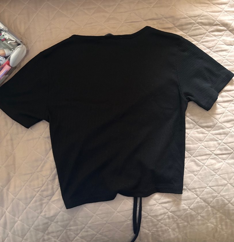 Siyah V Yaka Kısa Kollu Crop - Görsel 2