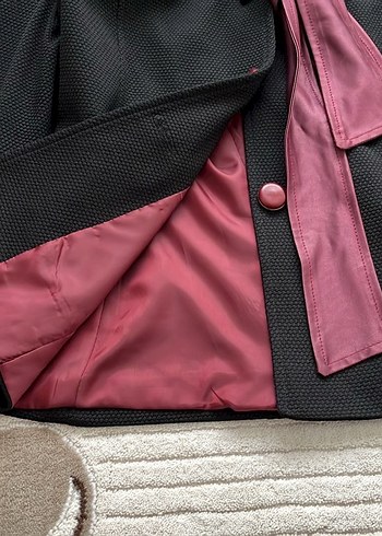 Bordo Detaylı Kısa Kesim Kadın Blazer - Görsel 3