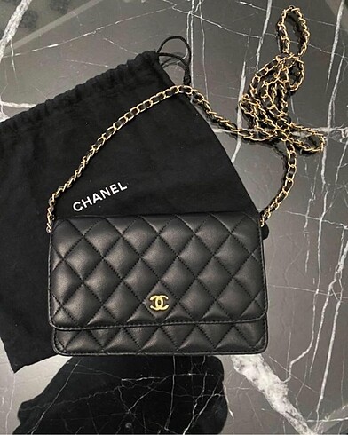 Chanel askılı kol çantası